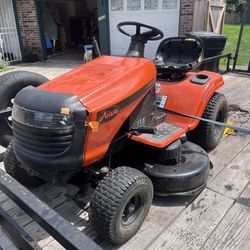 Ariens 42" Lawn Tractor, 17.5hp Briggs & Stratton, 