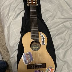 Yamaha Guitalele (ukulele With Six Strings) 