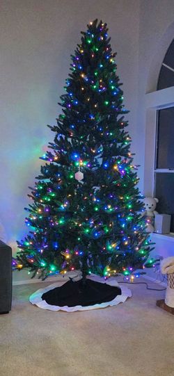 9 foot pre-lit Christmas 🎄