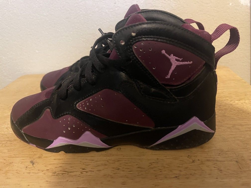 Maroon Jordan size 5y in good condition