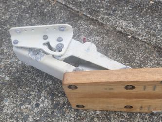 OMC kicker motor bracket