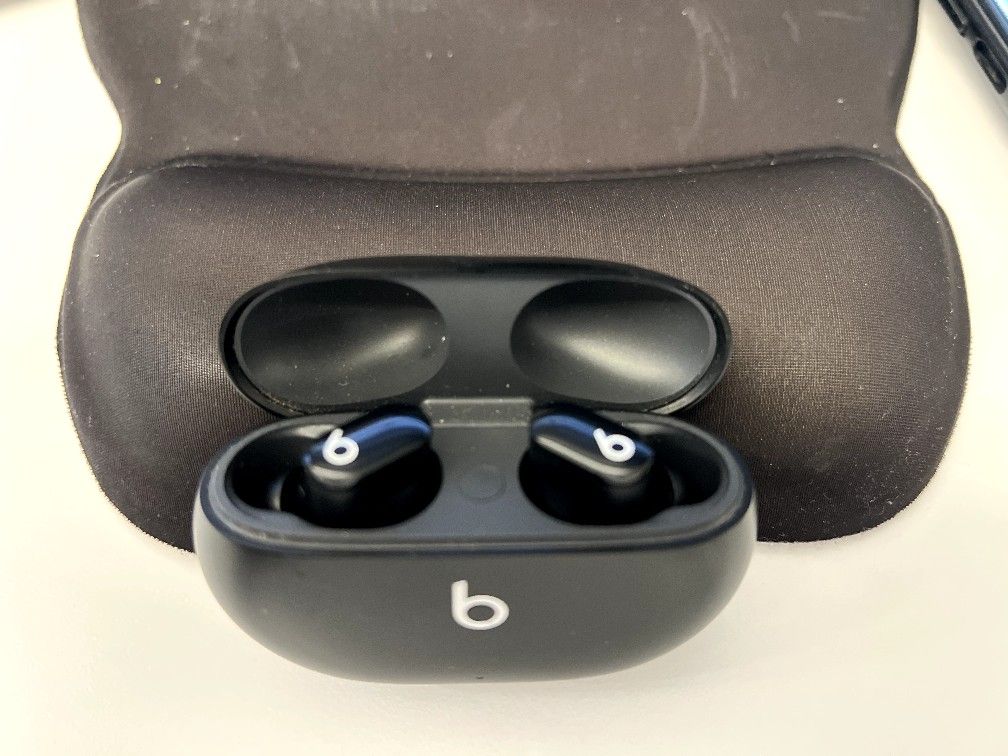 Beats Studio Buds 3 Pieces