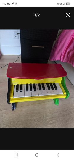 Melissa and Doug piano