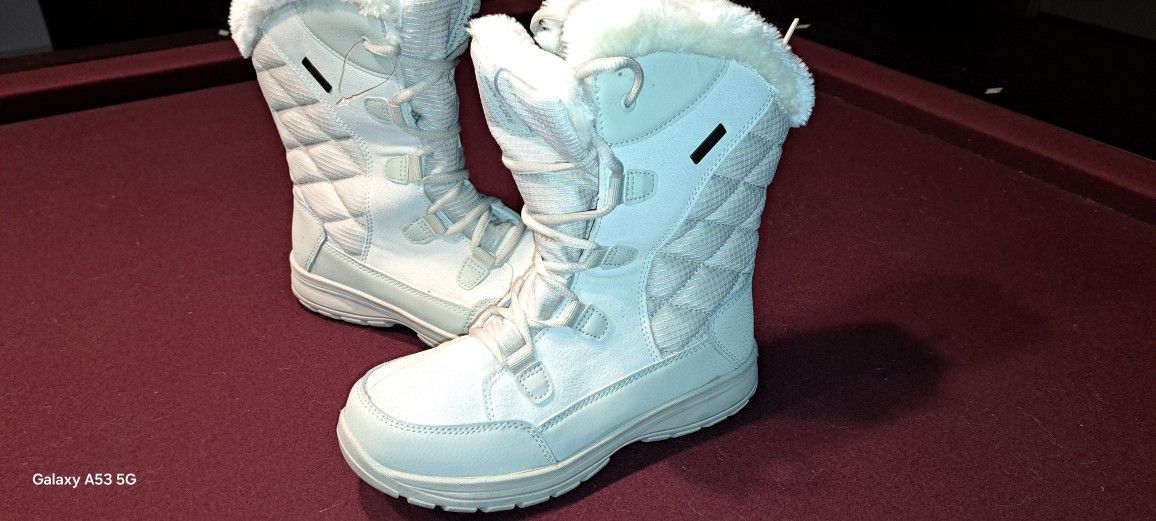 Size 7 Snow Boots