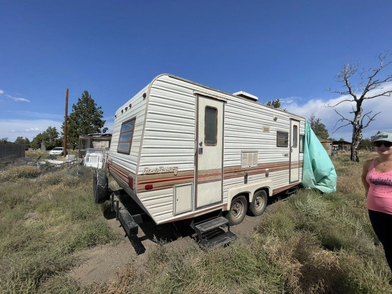 Vintage Camper Trailer With Solar!
