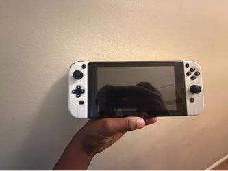 Is Nintendo switch with new controllers? Is Nintendo switch with new controllers?