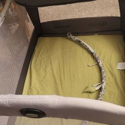 Graco Pack And Play Set