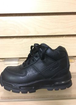 Nike acg boots size 9 toddler