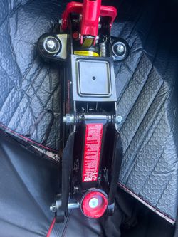 Hyper Tough Car jack and 2 stands