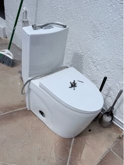 Toilet seat works perfectly