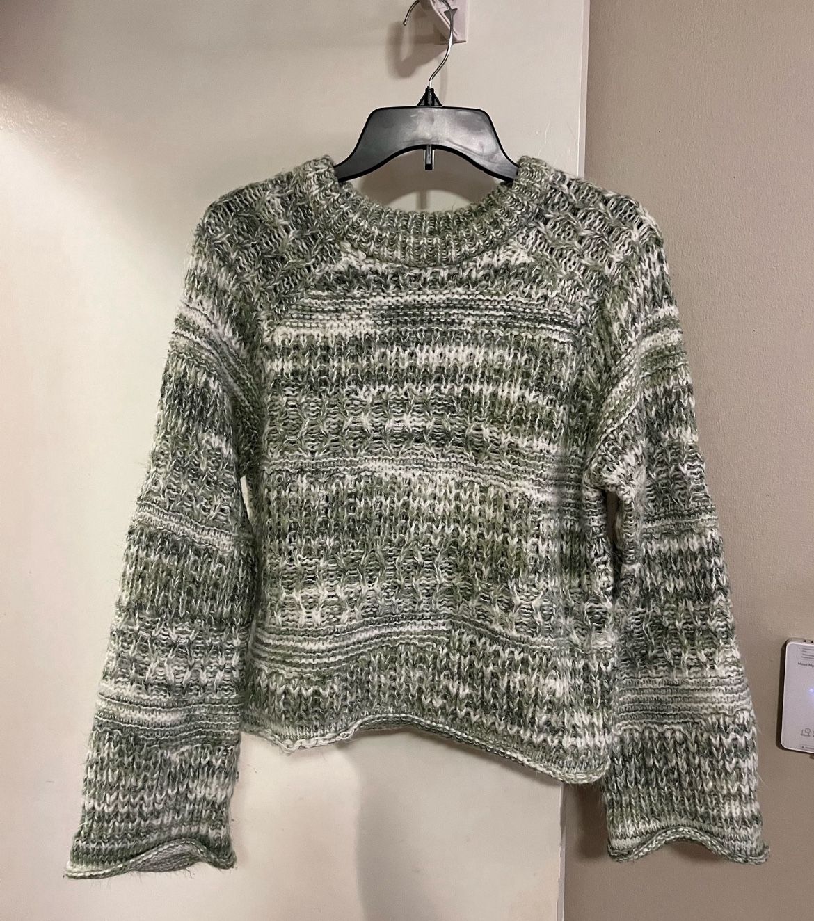 Universal Thread Women's Crewneck Pullover Sweater In Green & White Bell Sleeves(Size M)
