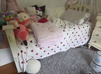 Pottery Barn Girl's bed