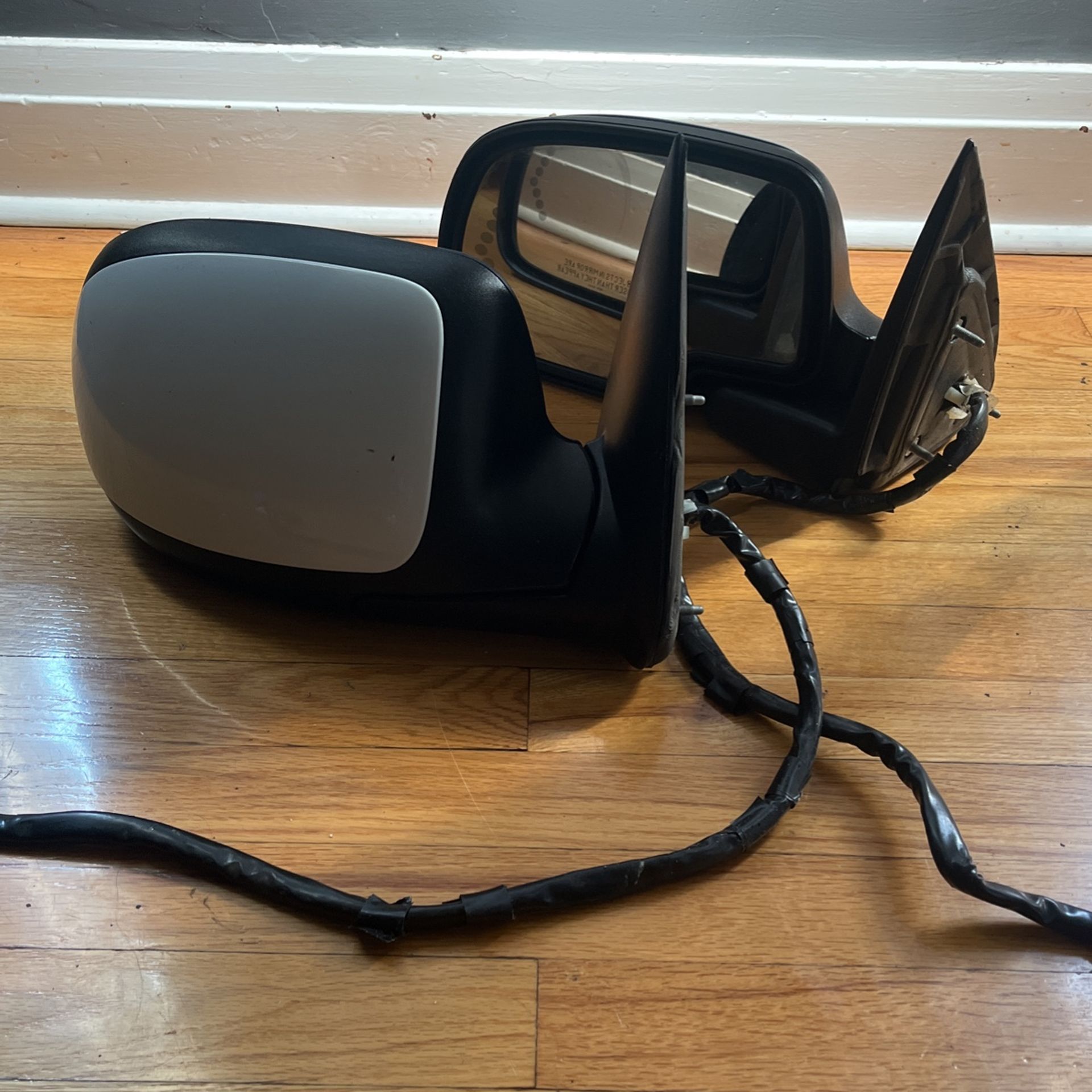 Chevy Tahoe Mirrors Set