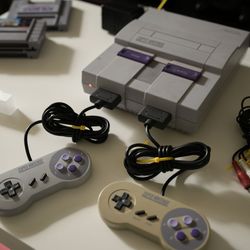 Super Nintendo Entertainment System w/ EXTRA's - Retro Gaming Console
