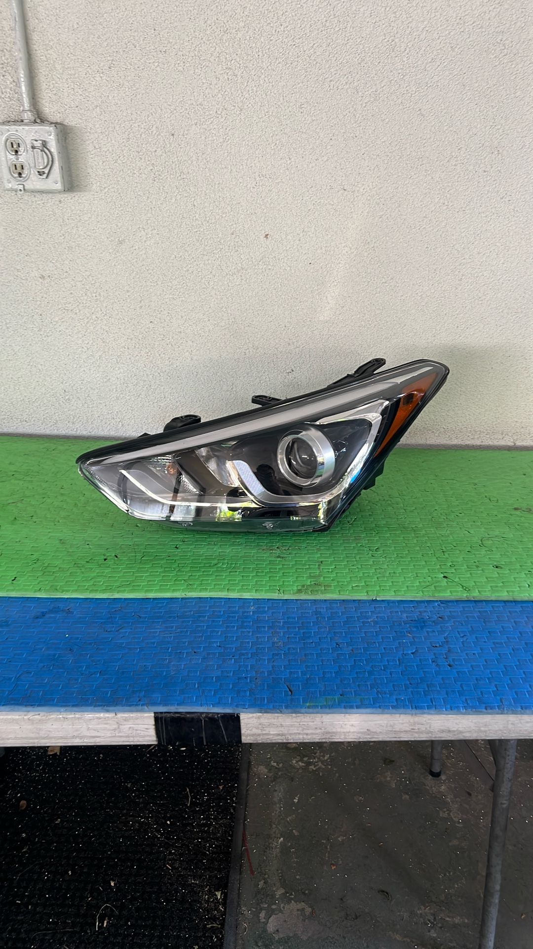 2017 2018 Hyundai Santa Fe Sport Left Side Halogen headlight OEM
