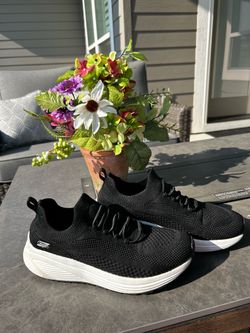 Skechers Black Knit Sneakers 7 1/2