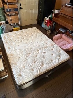 QUEEN SIZE MATTRESS Hampton and Rhodes