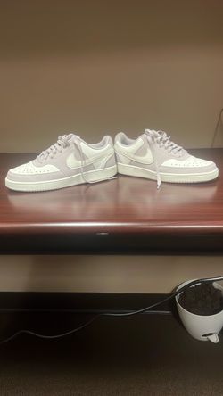 Woman’s Nikes Shoes 8.5