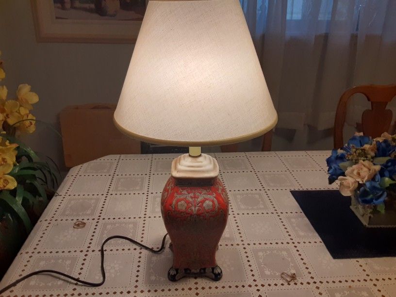 REALLY NEAT LOOKING Asian LAMP 25inches Tall