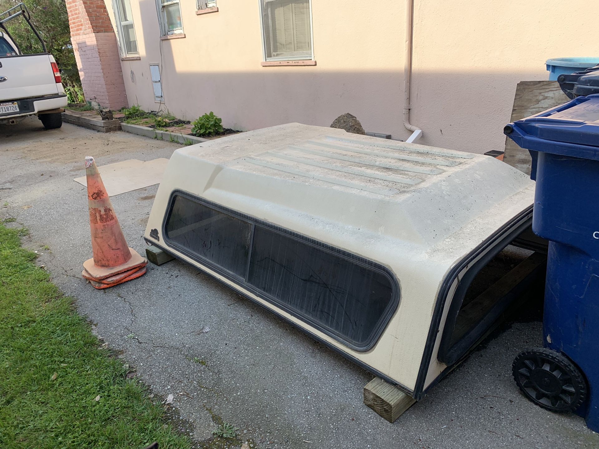 8ft camper shell for 85 Toyota pick-up