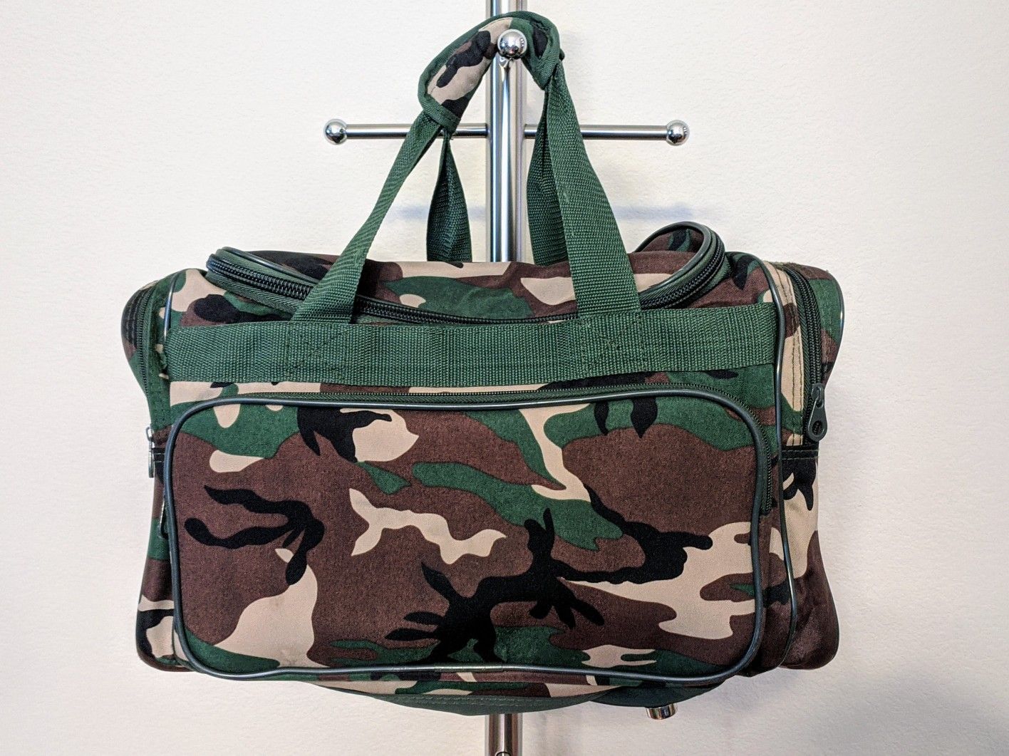 Small Medium Camouflage Duffle Gym Bag w/ 3 Pockets Camo Outdoor Sports Travel Utility