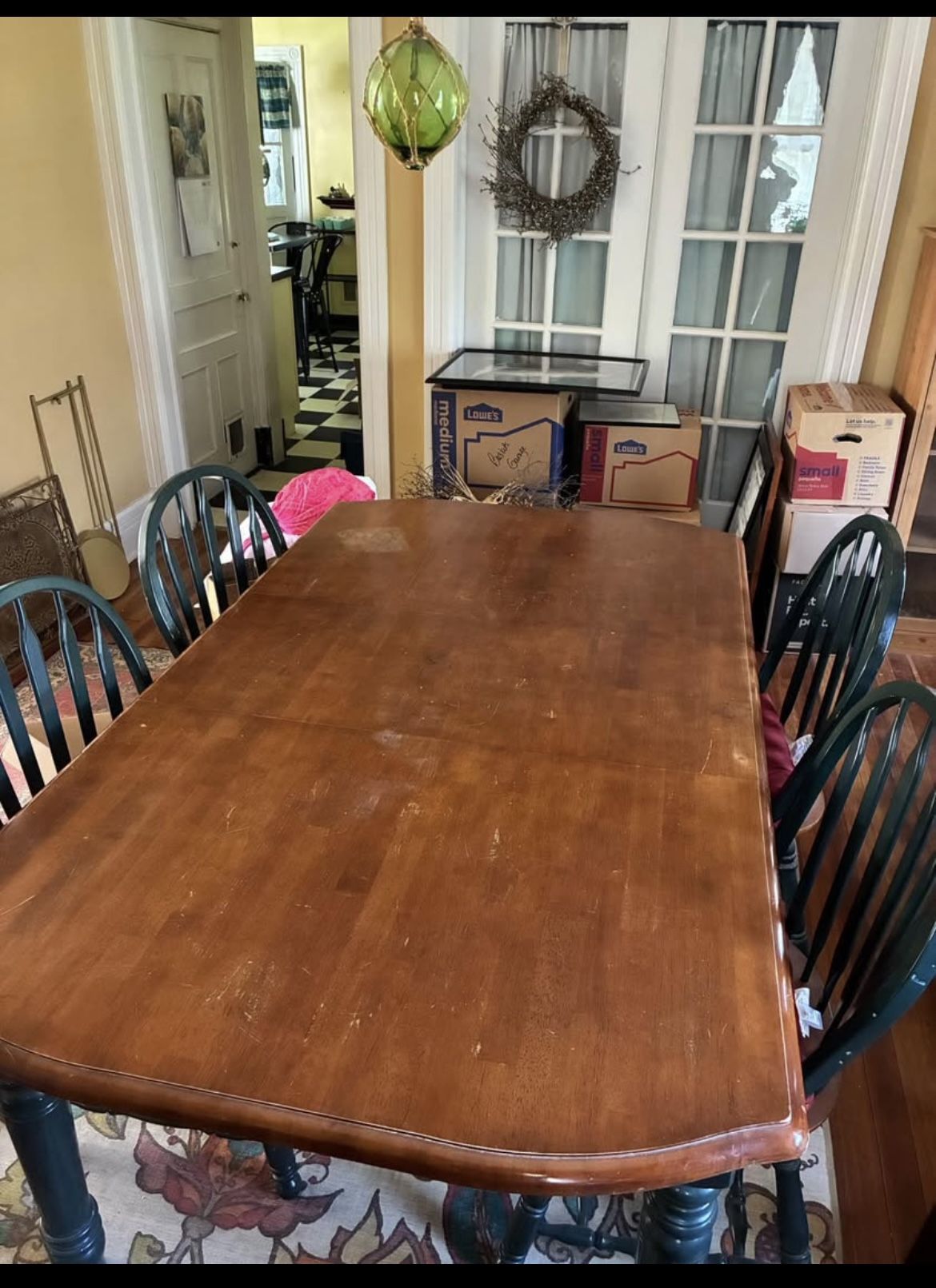 Dining Table/Chairs & Hutch