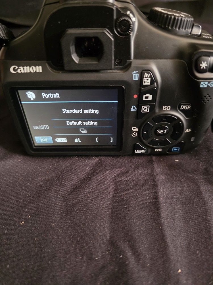 Canon EOS Rebel T3 w 300mm Len