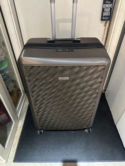Ricardo Metallic Gunmetal rolling suitcase