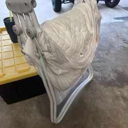 Dream On Me Karley Bassinet in Dove White, Lightweight Portable Baby Bassinet, Quick Fold and Easy to Carry, Adjustab