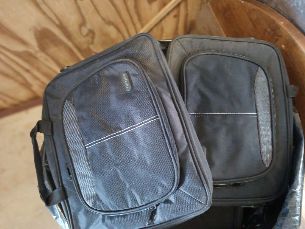 Computer /Tablet Bags I Have Three Big Bags Of Computer/Tablet Bags Selling Cheap Hit Me Up