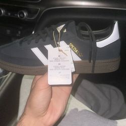 Brand New Adidas Handball Spezial J Size 6 1/2 Men