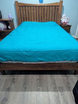 Queen size bed frame with 2x4 slats