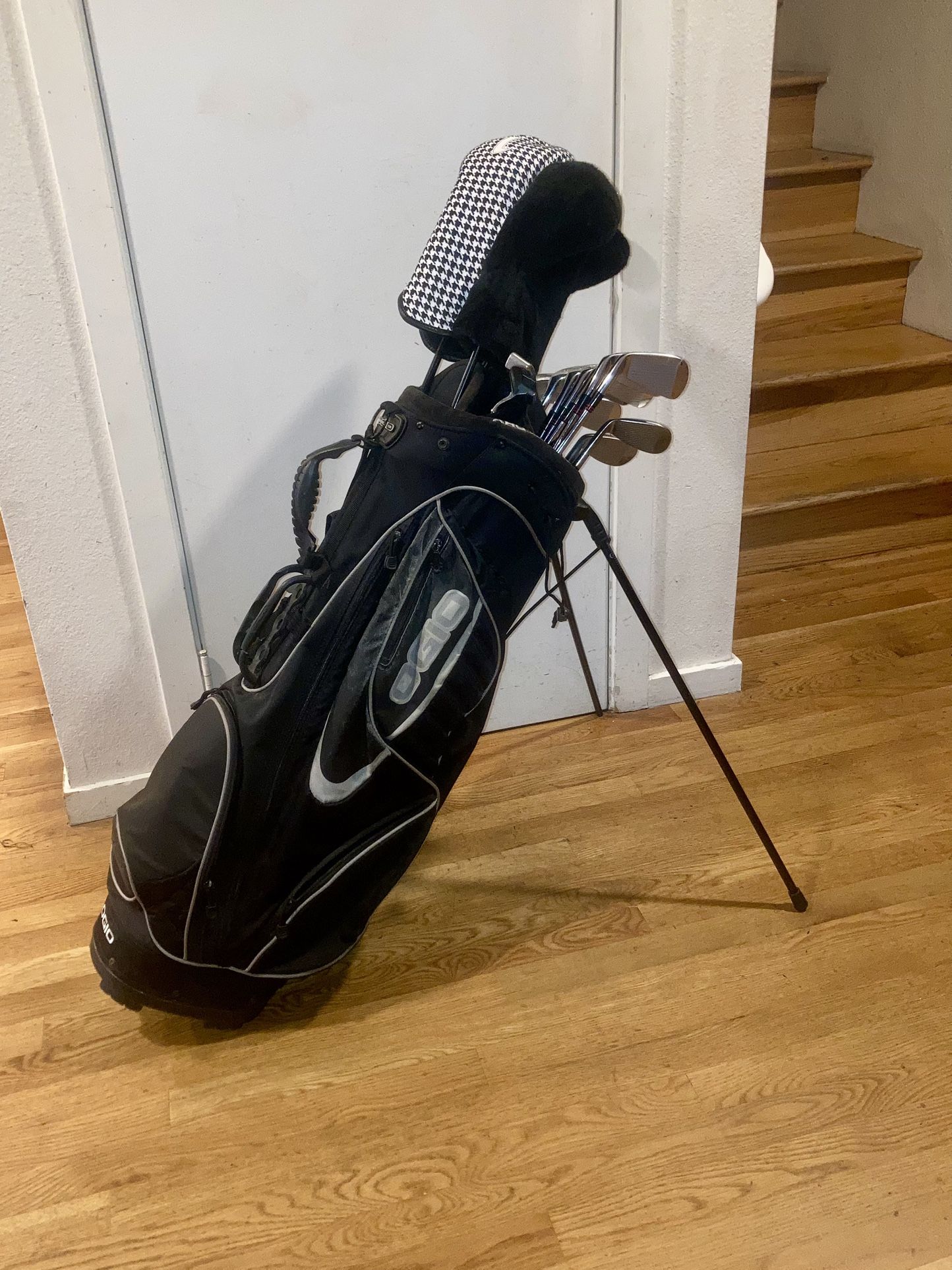 VERY NICE TaylorMade & Hogan Golf Clubs Set NEW Grips 14 Clubs! QUALITY