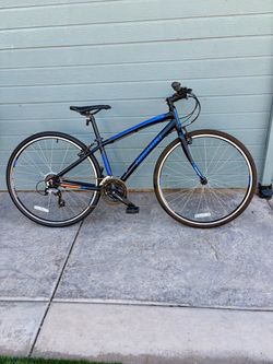 NISHIKI MANITOBA HYBRID BIKE 700cc Wheels
