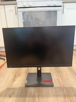 Lenovo ThinkVision T24i-30 24” IPS Full HD Monitor – Adjustable Stand - Excellent Condition