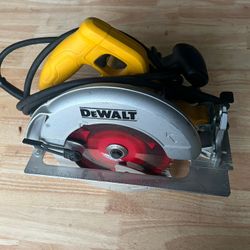 Dewalt DWE575 Corded Circular Saw