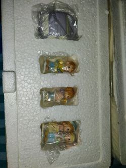 Hawthorne Village Precious Moments Collection Joys of the Season