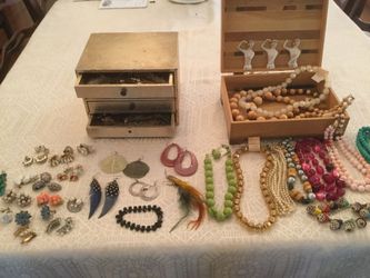 Vintage ladies necklaces & earrings