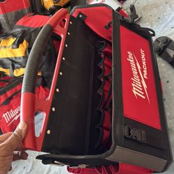 Milwaukee 20 in. PACKOUT Tote