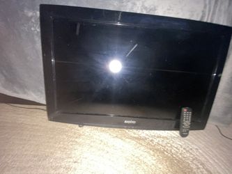 32 inch Sanyo tv with remote