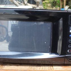 Magic Chef Microwave (Used) Great Condition 