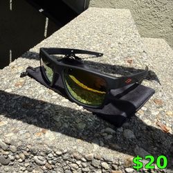Oakley Crossrange style sunglasses