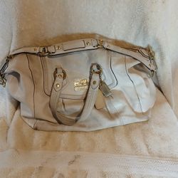 VINTAGE  COACH PURSE NEEDS TO BE CLEANED 