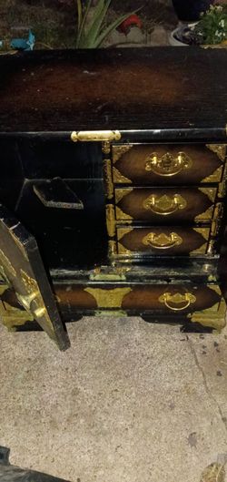 Nice gold trim mini dresser