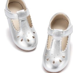 Brand new Estine girls silver Mary Jane flats shoes size 13  Brand new, never worn  Silver Mary Janes  Size 13 girls 