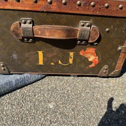 Louis Vuitton circa early 1900s Wardrobe trunk authentic