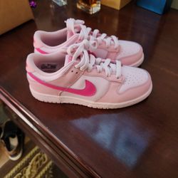 Triple Pink Nike Dunk Low 