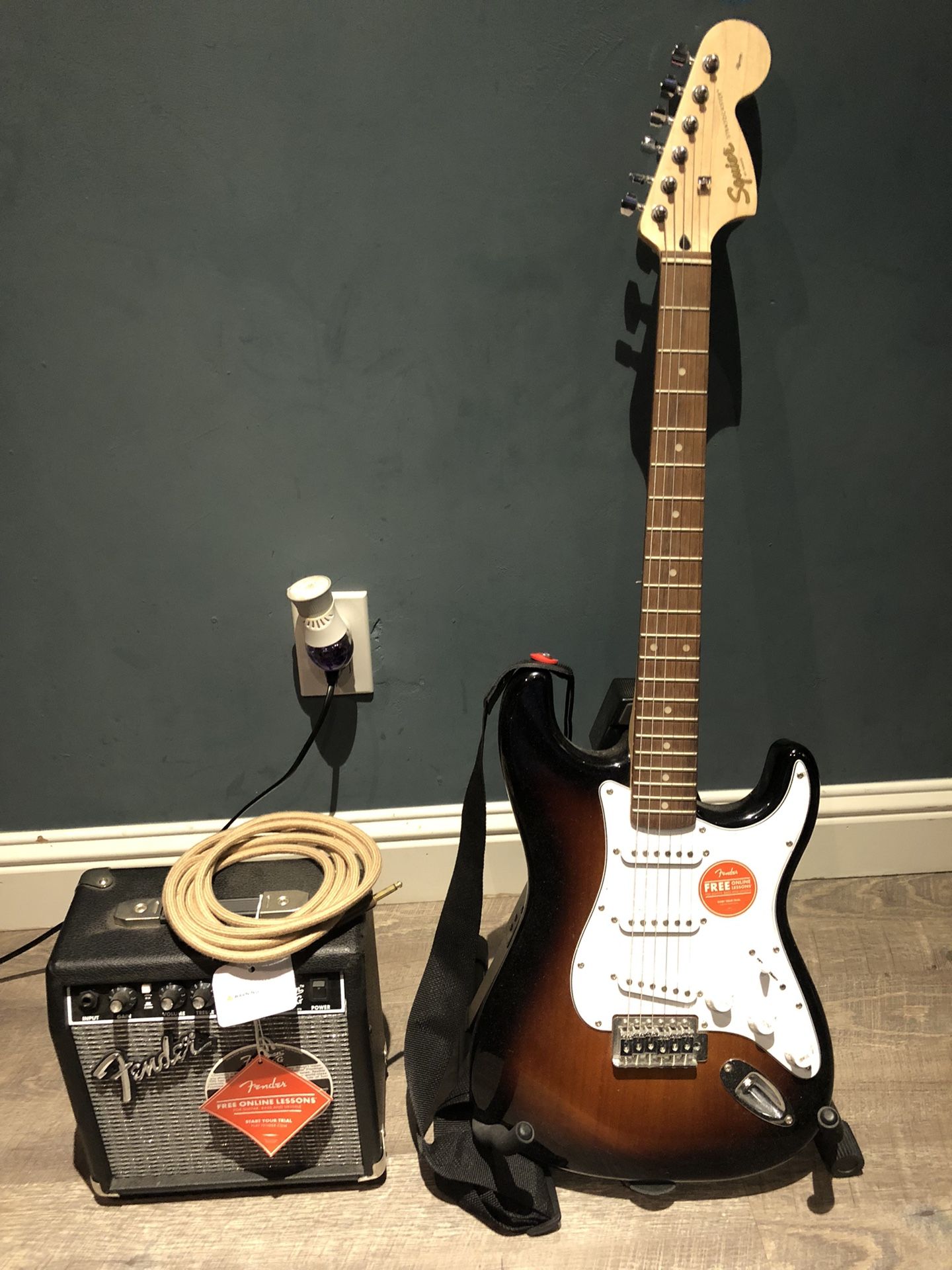 Fender Stratocaster Squire With Amp