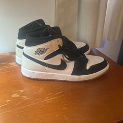 Jordan 1 Retro High Black And White 