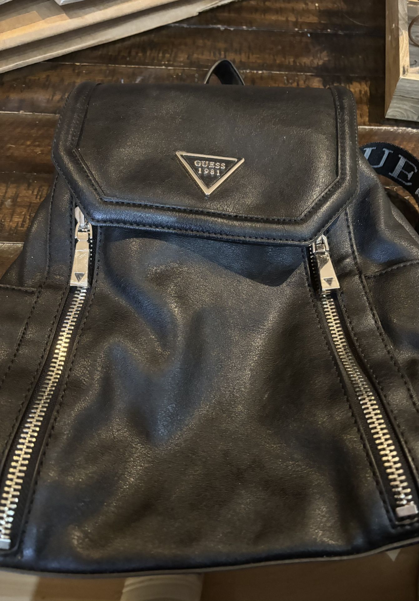Guess backpack in very good condition